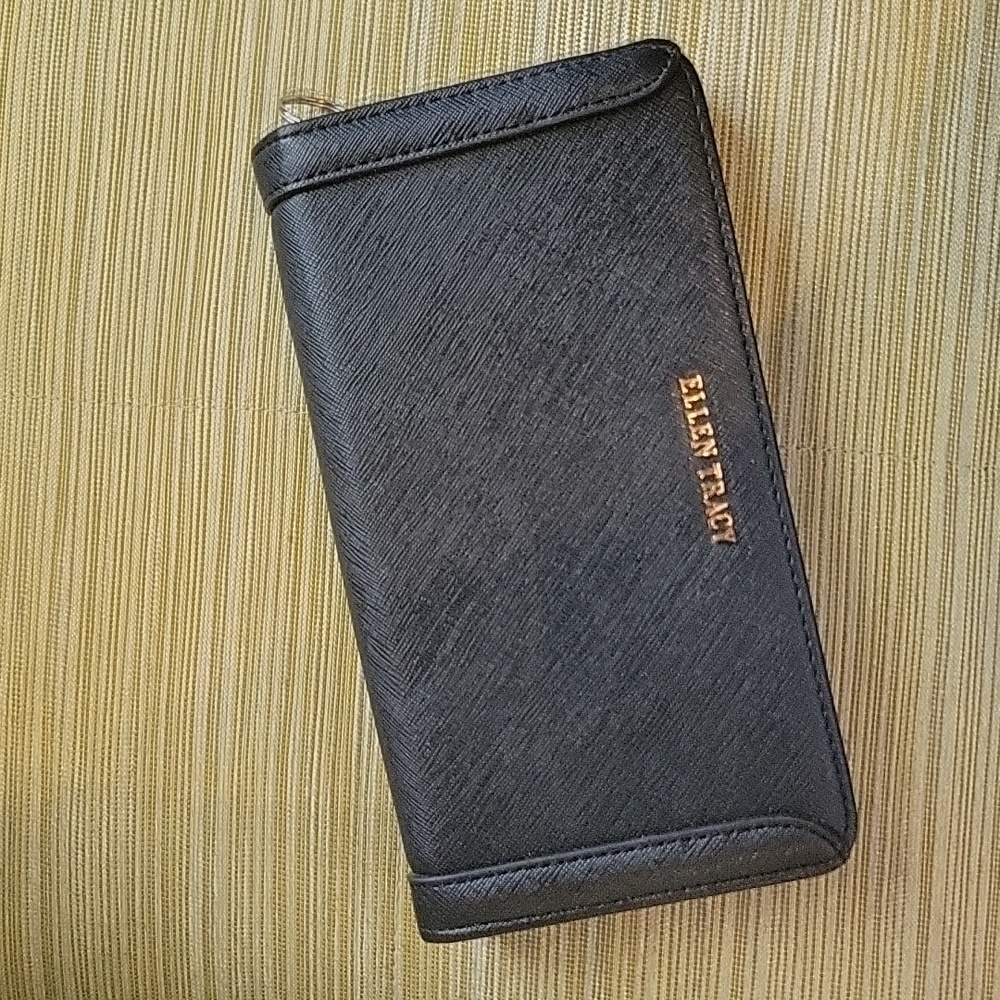 Ellen Tracy wallet. Perfect condition, new no tag.